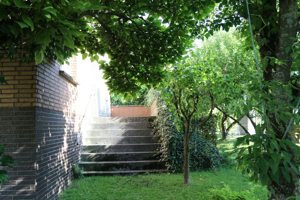 Treppenabgang in den Garten