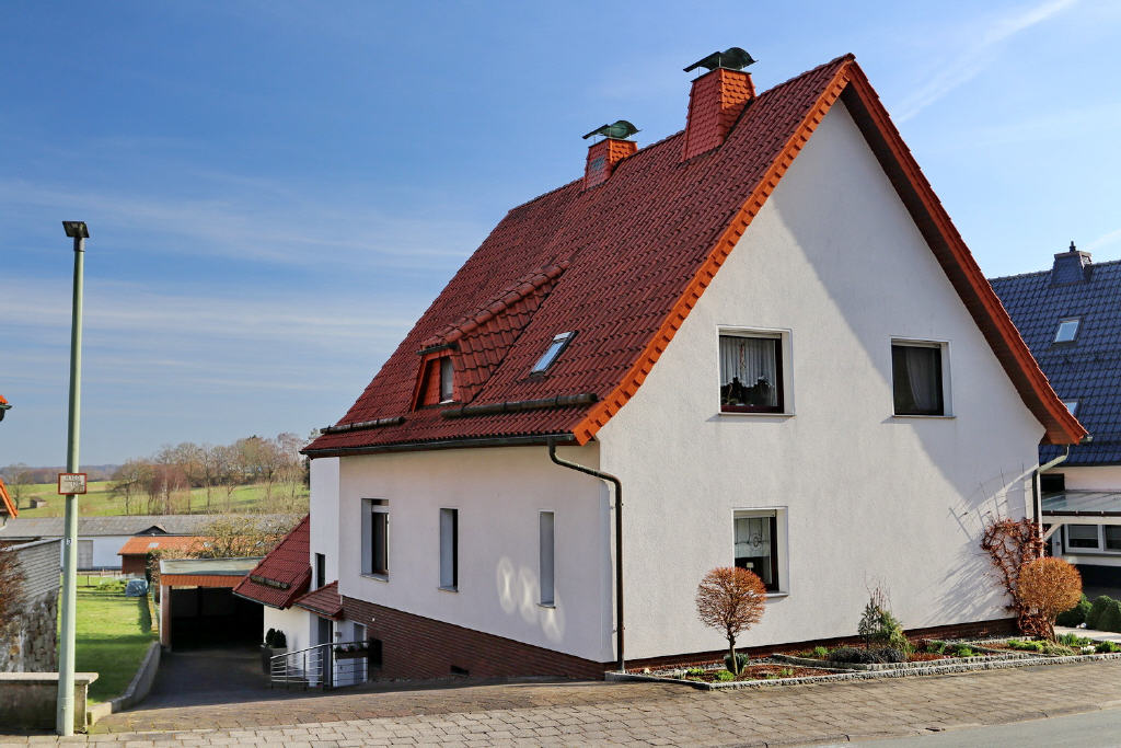 Freisteh. Ein- bis Zweifamilienhaus mit Solartherm