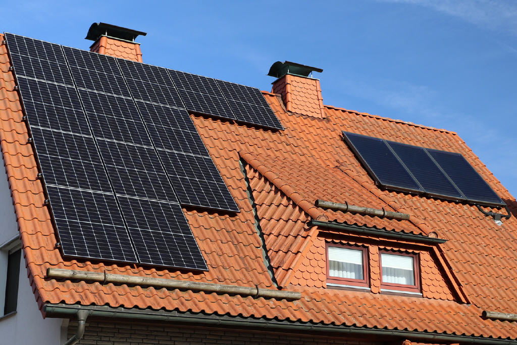 neue Photovoltaik- und Solaranlage